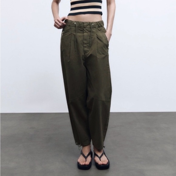 PRE-OWNED - Zara Mid Rise Zippered Barrel Leg Relaxed Pants - Medium - Picture 12 of 13